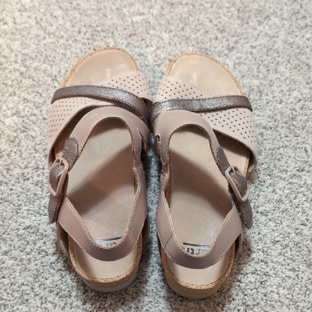 Earth Women's Taupe Beige Slingback Sandals with Metallic Strap